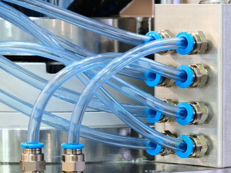 Push-in tube fittings on an aluminum manifold