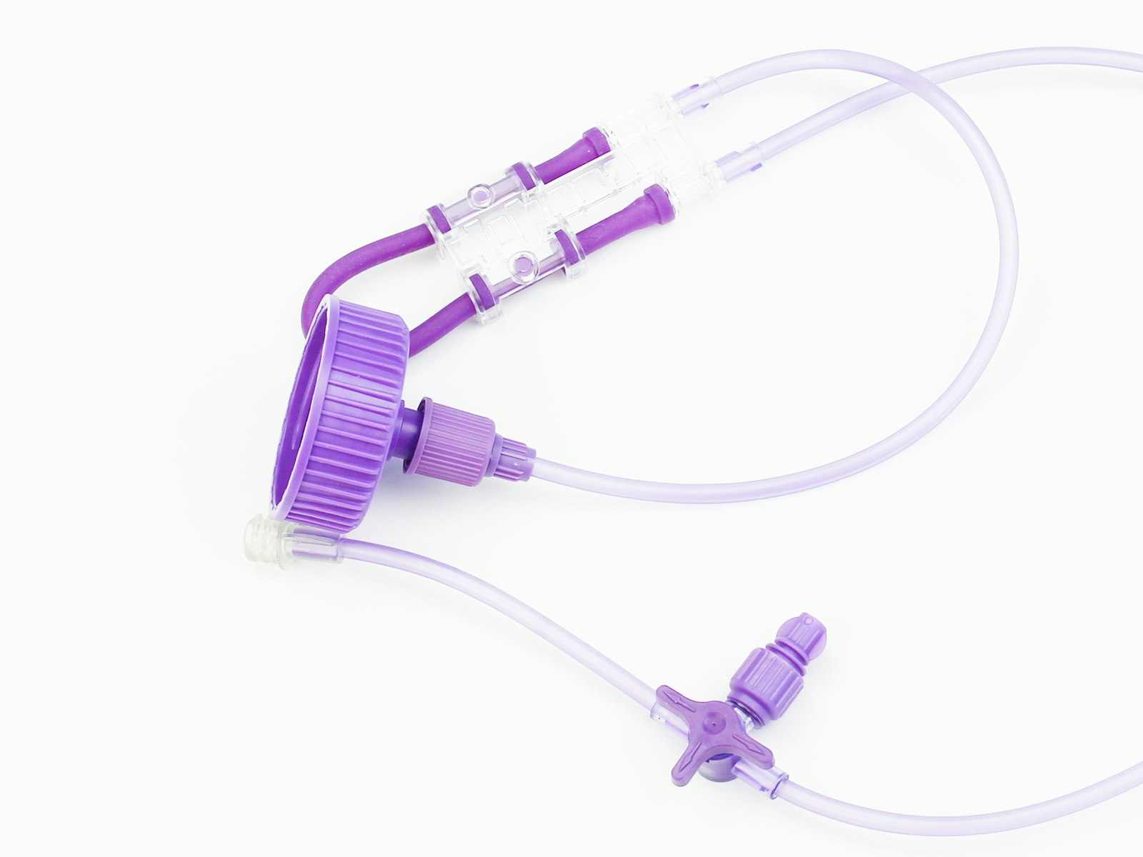 Medical tubing set with Luer connectors